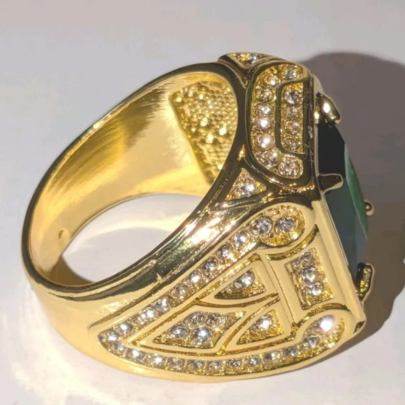 Elegant Green and Gold mens Ring Sz 13